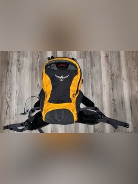 Osprey Stratos 18 Aircore Backpack, Ventilated Back, Hip Belt Lightweight Hiking